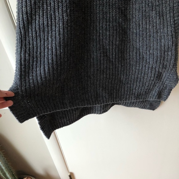 Grey Sleeveless Turtleneck Sweater - Picture 4 of 4